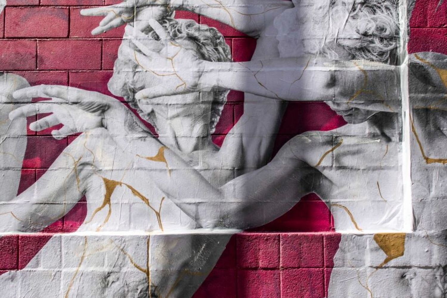 05/04/2023 Milano - Porta Genova, Installazione IMPERFECT, Progetto artistico di sensibilizzazione sul tumore del seno