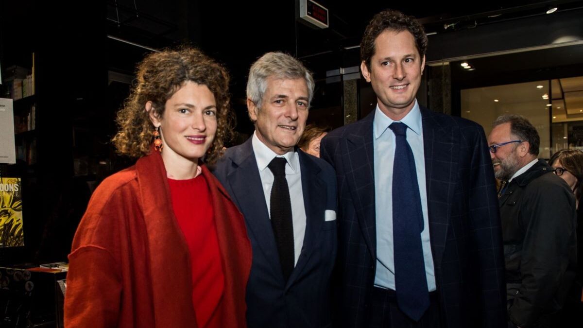 Ginevra e John con il padre Alain Elkann