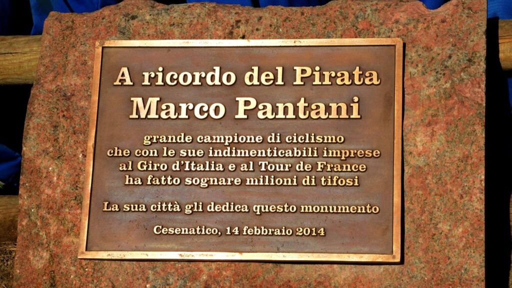 Venti anni senza Marco Pantani, la vita in salita del Pirata
