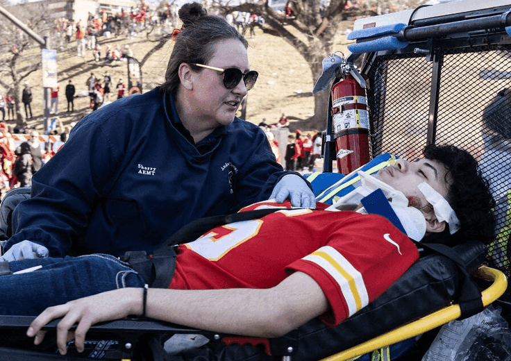 sparatoria kansas city feriti bambini ragazzi