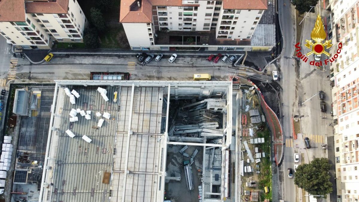 FIRENZE, CROLLO SOLAIO IN CANTIERE EDILE