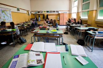 Alunni sui banchi di scuola