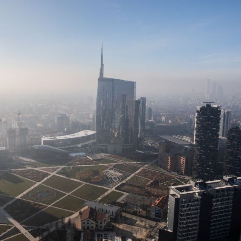 Smog a Milano visto dal 38esimo piano della regione Lombardia, gennaio 2020