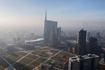 Smog a Milano visto dal 38esimo piano della regione Lombardia, gennaio 2020