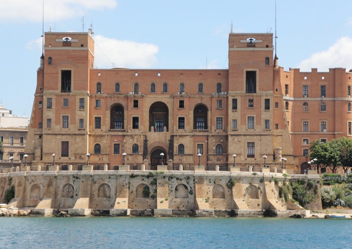Il Palazzo del Governo di Taranto, sede della Prefettura e della Provincia