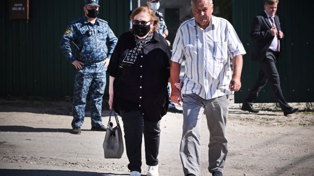 19 giugno 2023: Anatoly Navalny e Lyudmila Navalnaya, genitori del dissidente russo, lasciano la colonia penale IK-6 di Melekhovo, a circa 250 chilometri a est di Mosca