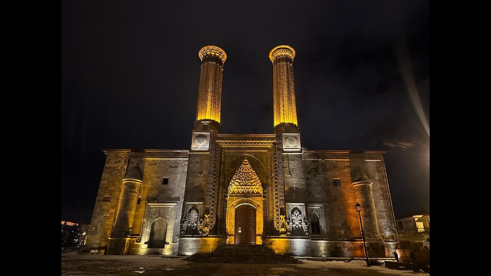 La madrasa ‘Cift minareli’ di Erzurum, una delle poche architetture selgiuchidi in Turchia