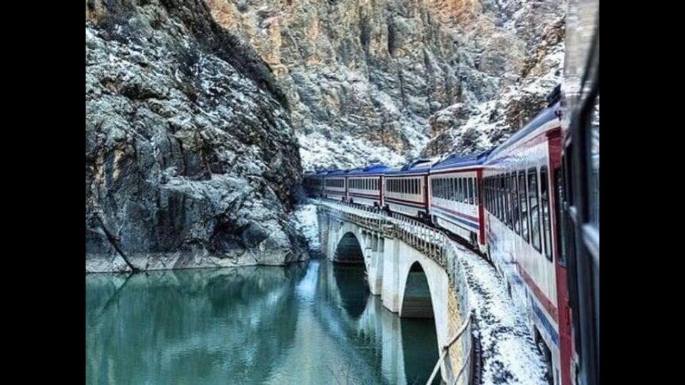 L’Est Express, antichi binari attraversano gole e canyon