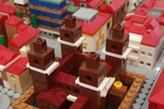 Ferrara rivive in 20mila mattoncini Lego, opera donata al comune