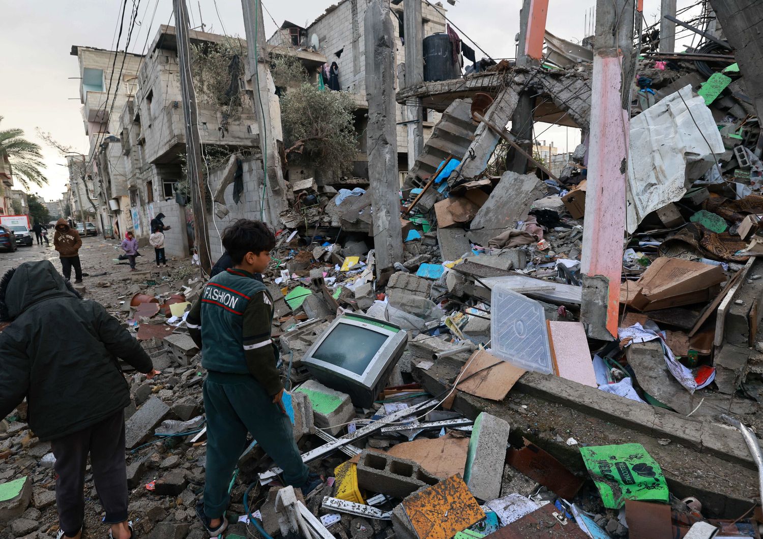 Edifici distrutti dai raid israeliani a Rafah