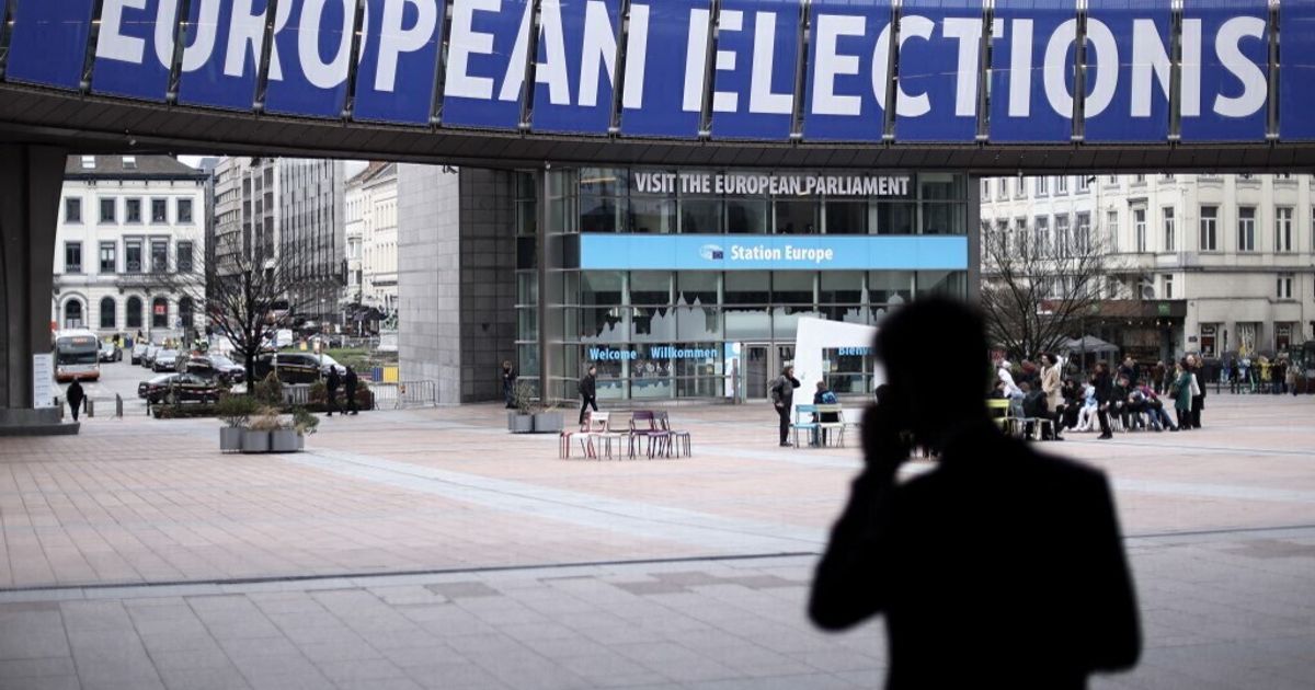 Elections européennes, les grands noms mettent fin à la campagne électorale.  La Hollande commence à compter