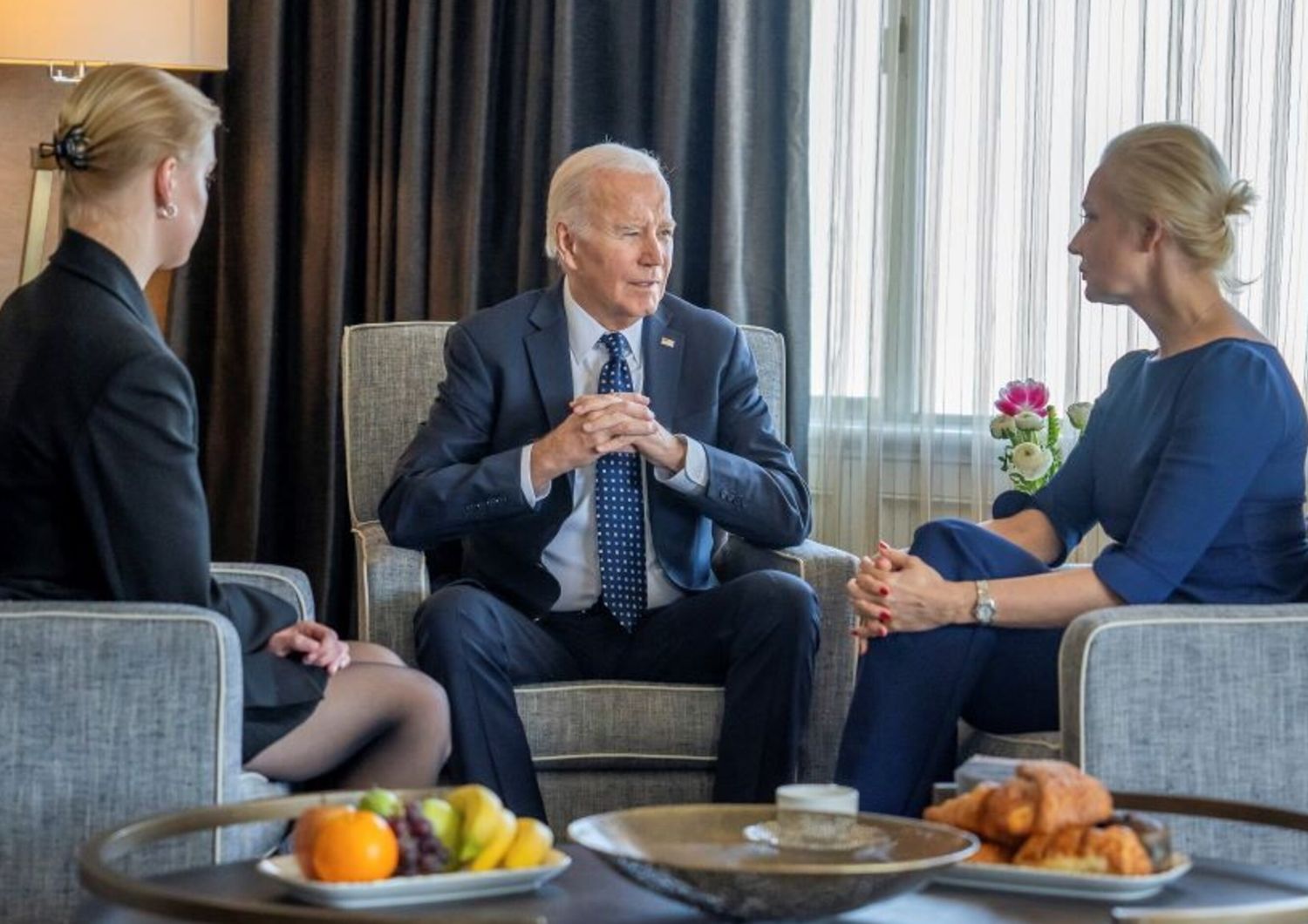 Biden ha incontrato a San Francisco a vedova di Navalny Yulia e la figlia Dacha