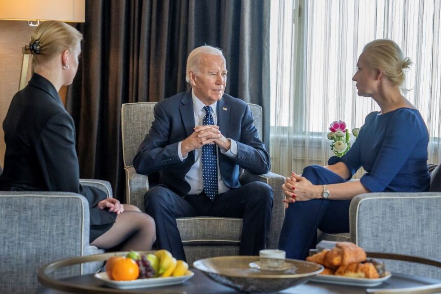Biden ha incontrato a San Francisco a vedova di Navalny Yulia e la figlia Dacha
