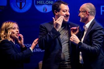 21/02/2024 Cagliari, chiusura della campagna elettorale per le regionali della Sardegna del centrodestra. Nella foto Matteo Salvini tra Giorgia Meloni e Paolo Truzzu,