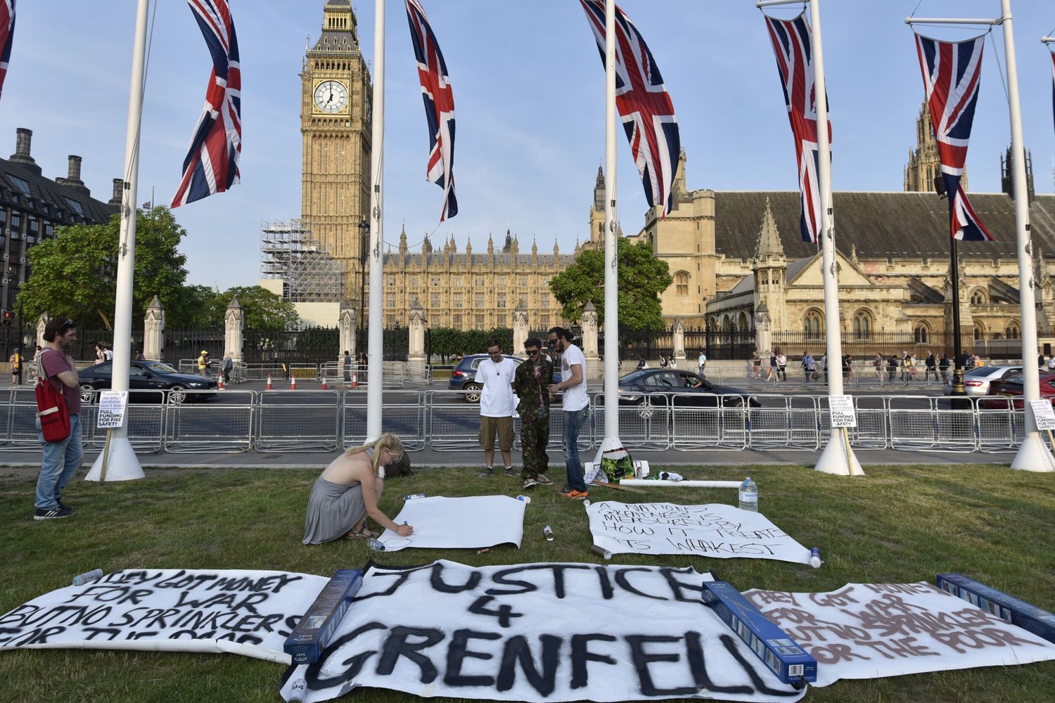 14/06/2017 Londra. veglia in memoria delle vittime del grande incendio divampato nella torre di Grenfell a White City