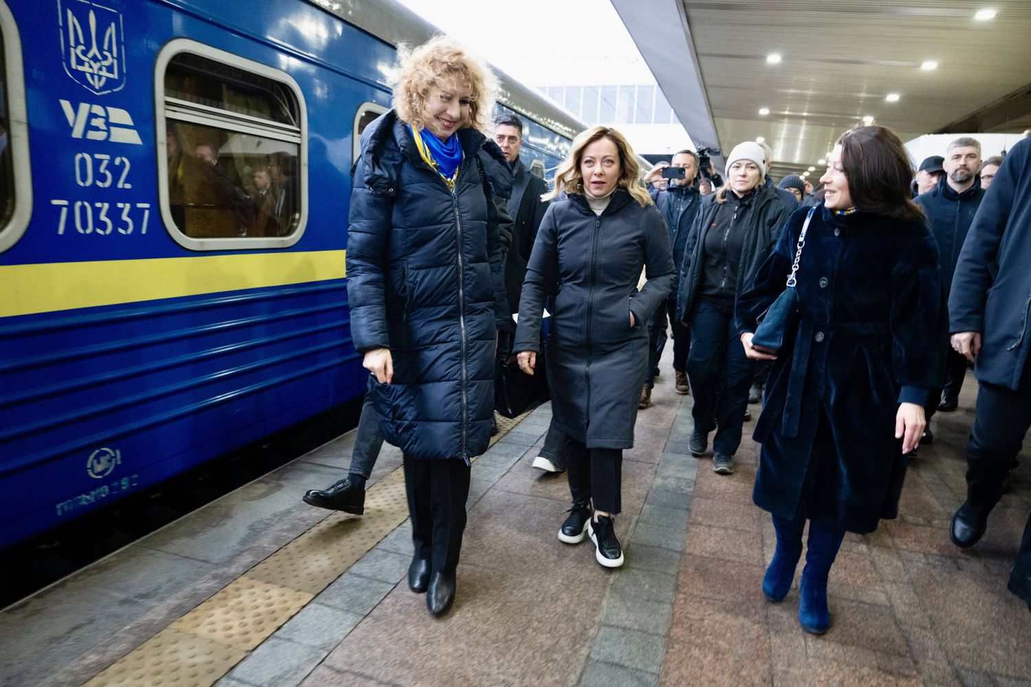 Giorgia Meloni alla Stazione di Kiev
