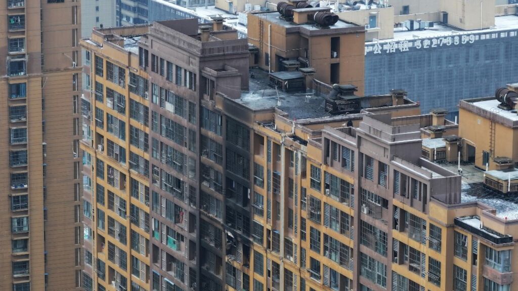 Il palazzo di Nanchino devastato dall'incendio