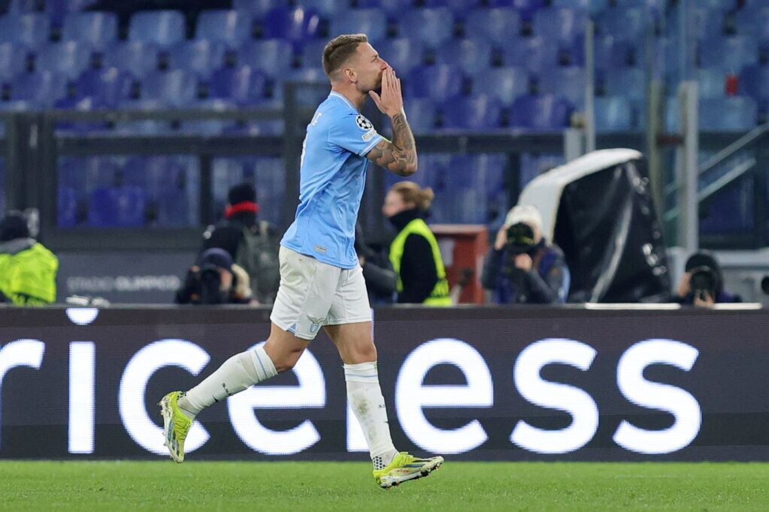 Ciro Immobile festeggia il gol dell'1-0 che deciderà Lazio-Bayern Monaco in Champions League, il 14 febbraio 2024