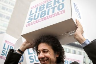 8/01/2024 Milano. Regione Lombardia. L'associazione Coscioni Fine Vita deposita in Regione le firme per la proposta di legge Liberi Subito