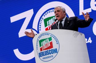 forza italia tajani eletto segretario per acclamazione