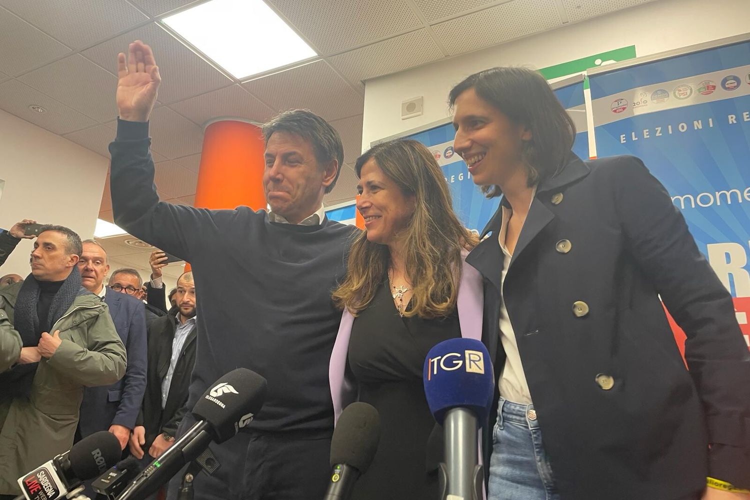 Giuseppe Conte ed Elly Schlein con Alessandra Todde