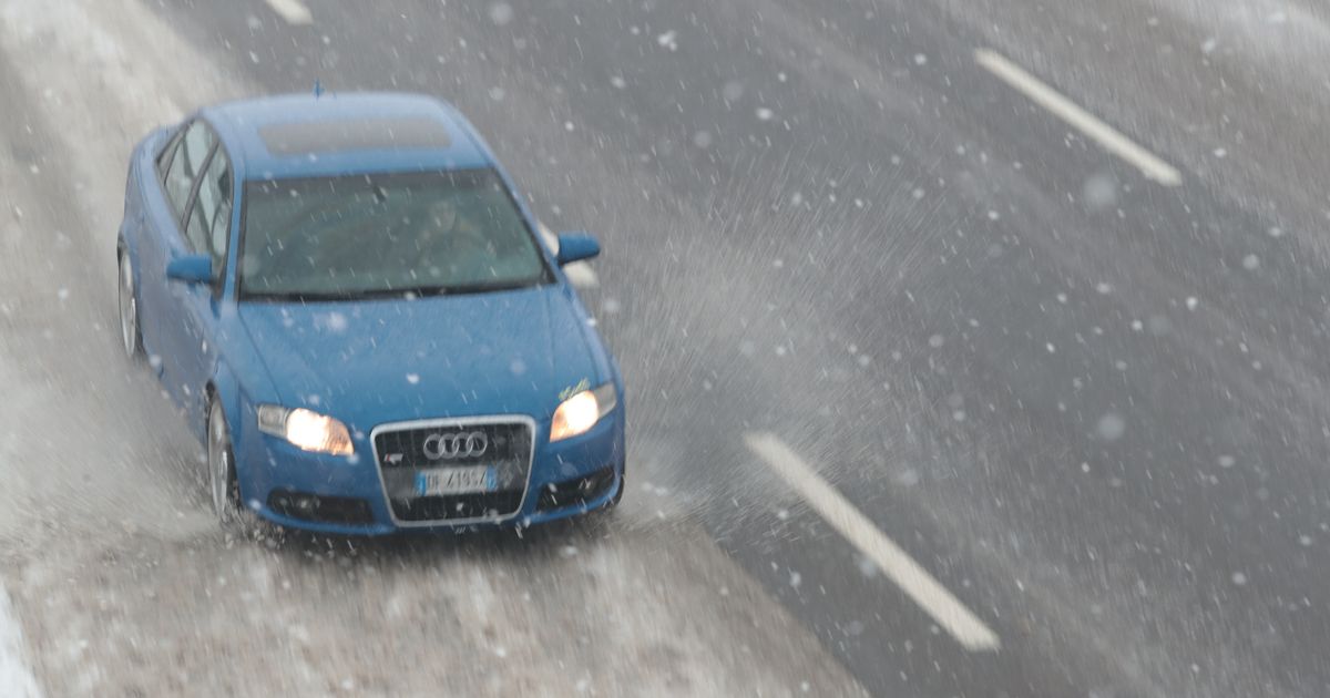 Nevica in Trentino, cose al Brennero e disagi sulle strade