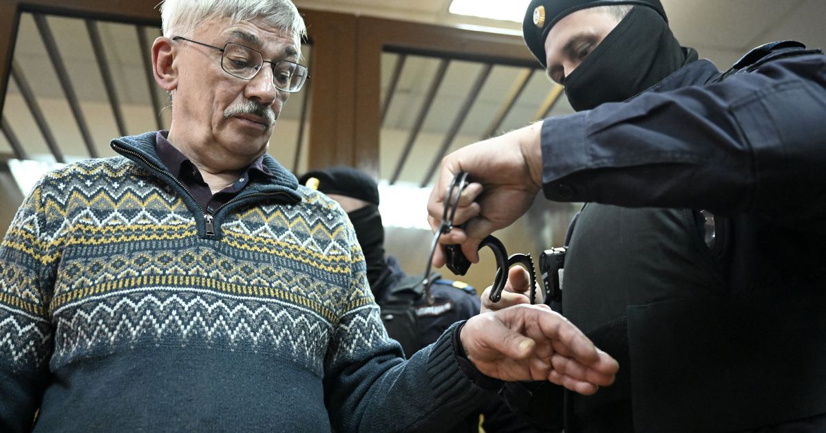 ロシアの反体制派オレグ・オルロフに懲役2年半の実刑判決