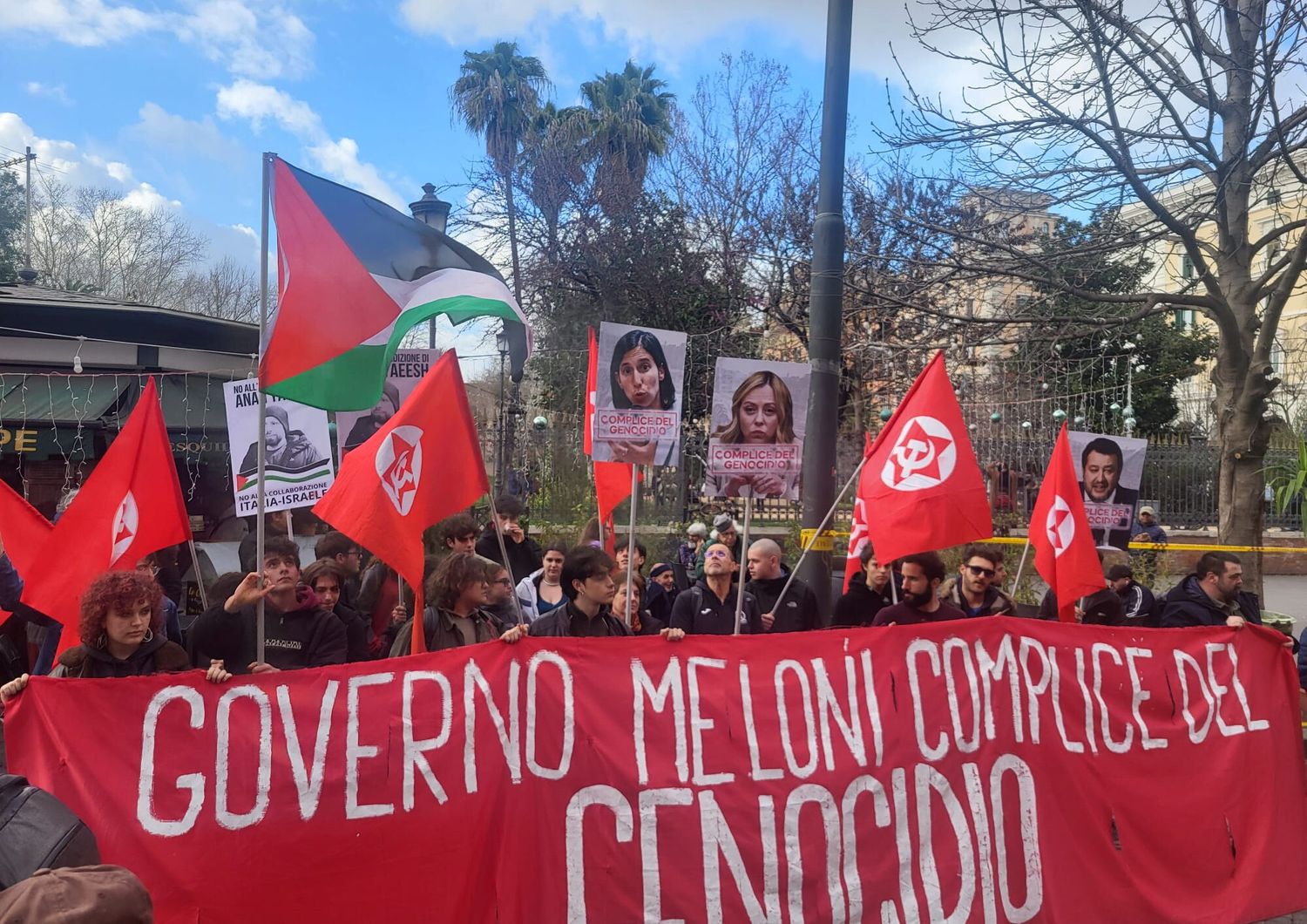 cartello al corteo pro-Palestina di Roma