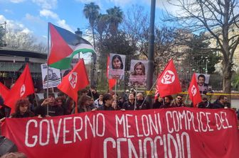 cartello al corteo pro-Palestina di Roma