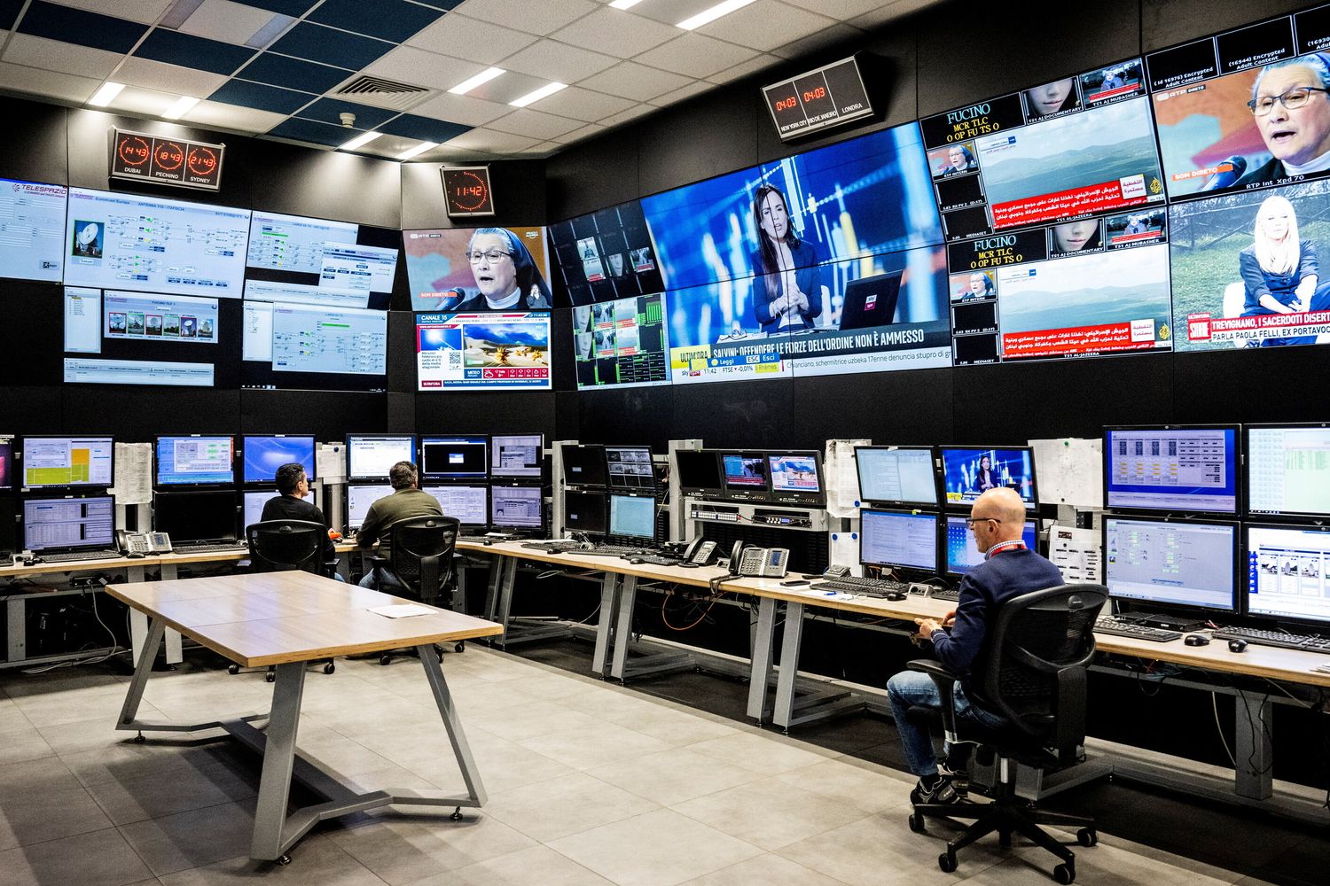 La sala controllo del Centro Spaziale del Fucino