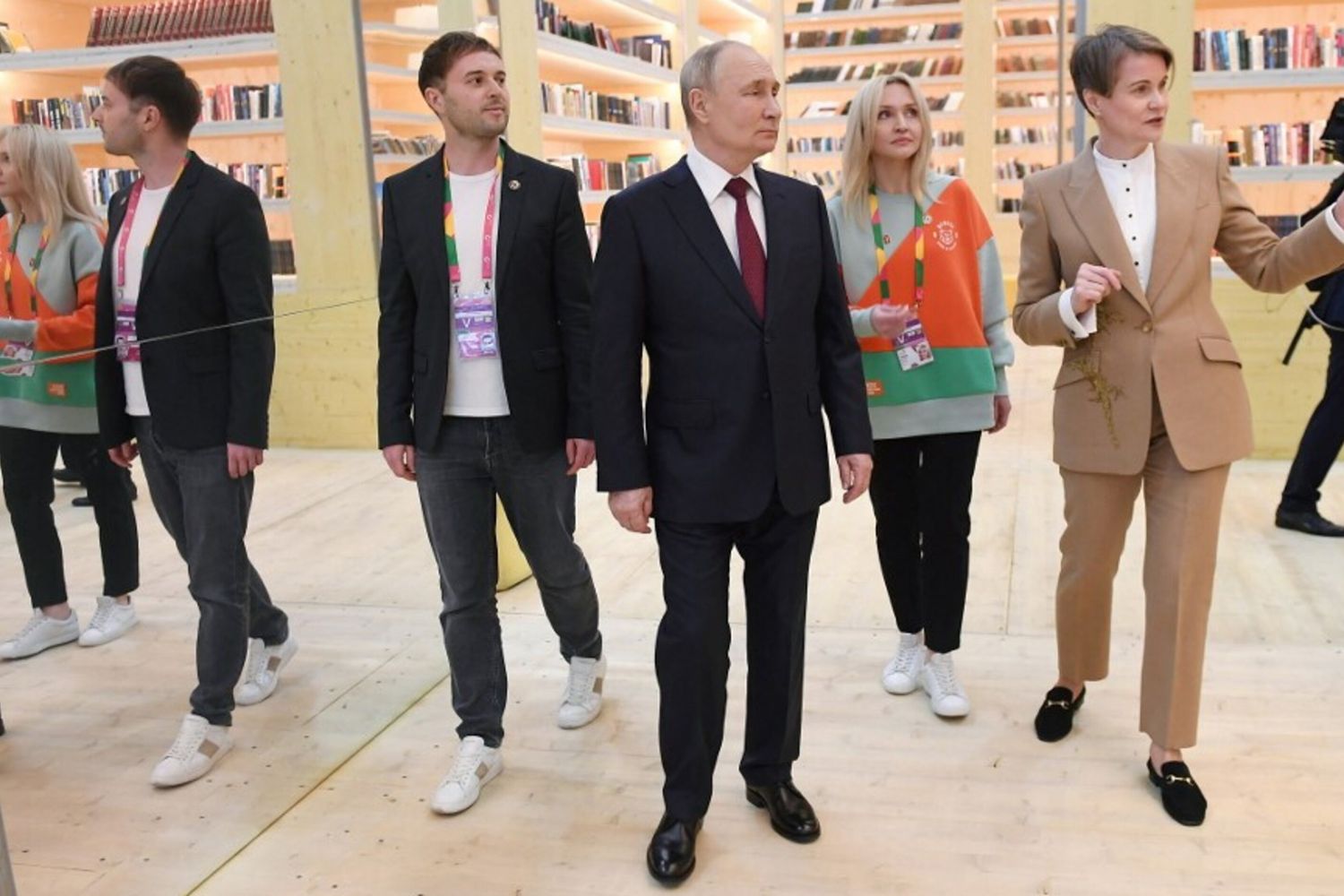 Il presidente russo Vladimir Putin visita la sede del Festival mondiale della gioventù (WYF) del 2024 a Sochi