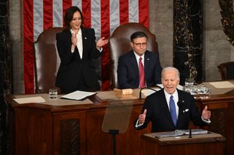 Il presidente Joe Biden parla a Capitol Hill, a Washington