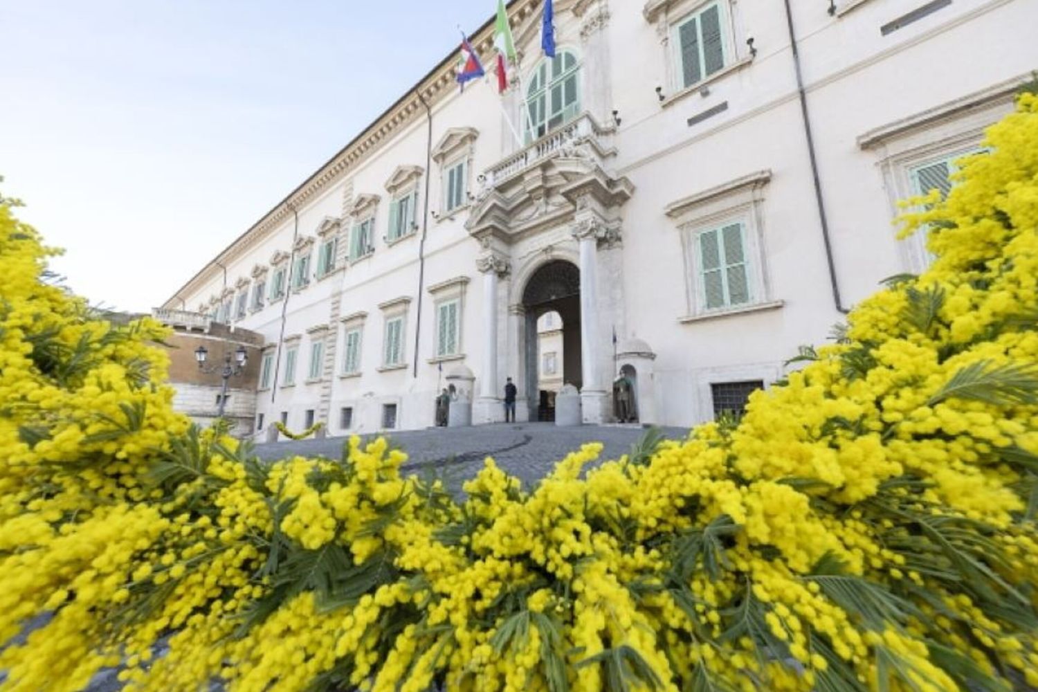 Il Palazzo del Quirinale in occasione della "Giornata internazionale delle donne"