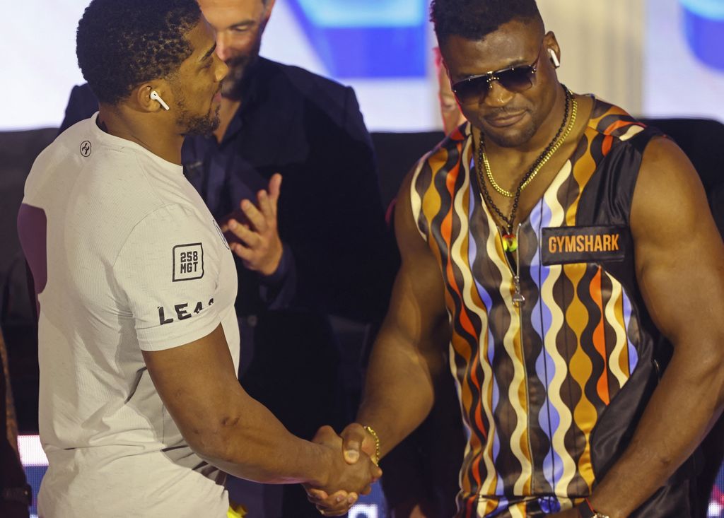 I due pesi massimi  Anthony Joshua e  Francis Ngannou a Riad, 2024