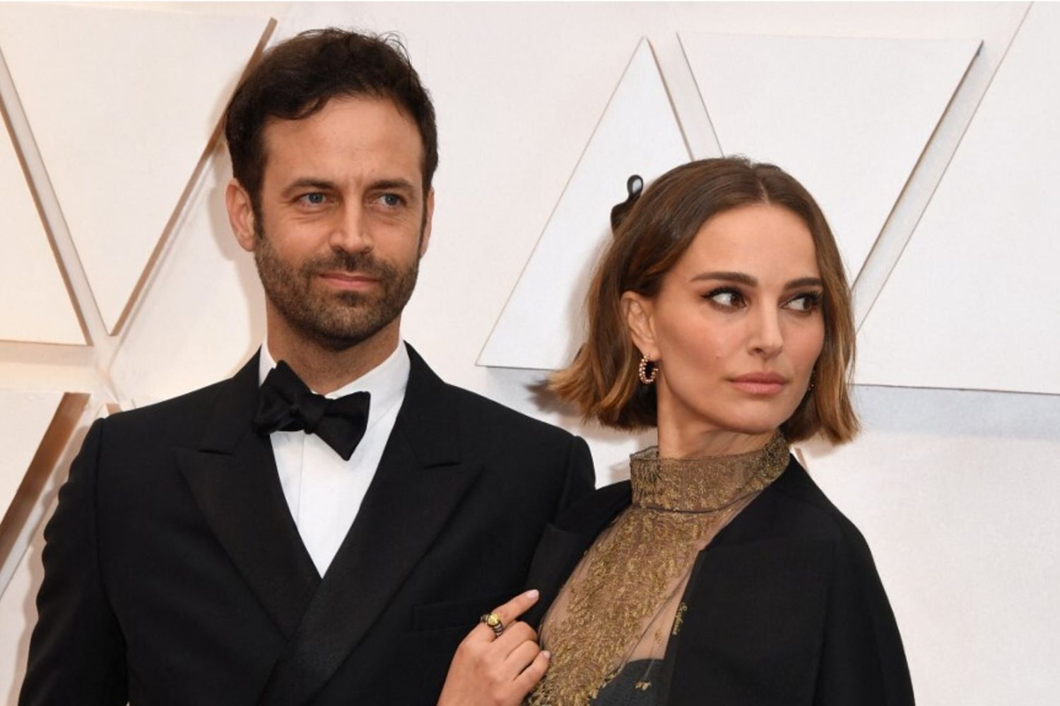L'attrice statunitense-israeliana Natalie Portman e il marito, il coreografo francese Benjamin Millepied, alla 92ª edizione degli Oscar al Dolby Theatre di Hollywood, California, il 9 febbraio 2020