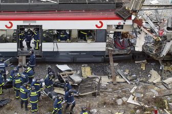Strage di Atocha: l'evacuazione dei cadaveri da uno dei convogli sventrati dalle bombe