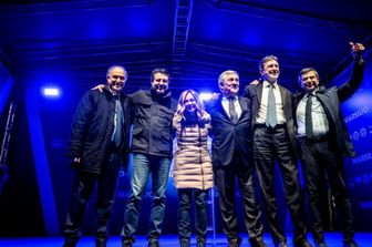 leader centrodestra al comizio di Marco Marsilio