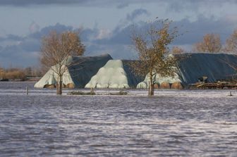 Campi e fattorie sommersi dall'acqua nella Fiandre Occidentali, novembre 2023