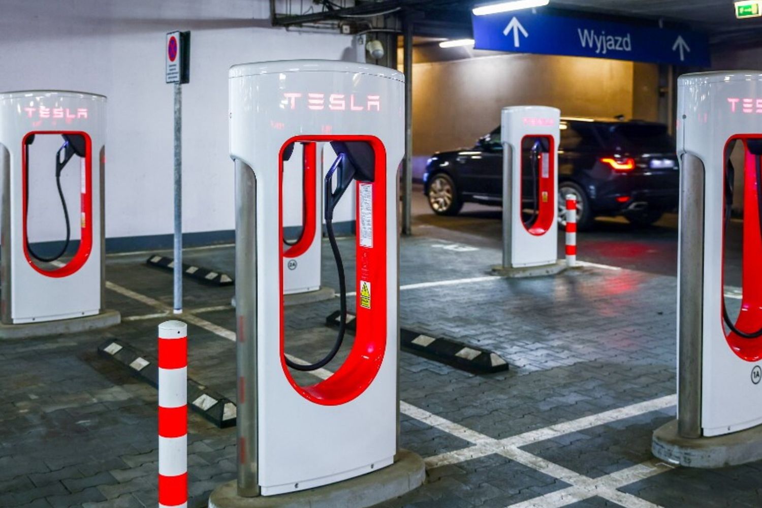 COLONNINE RICARICA TESLA