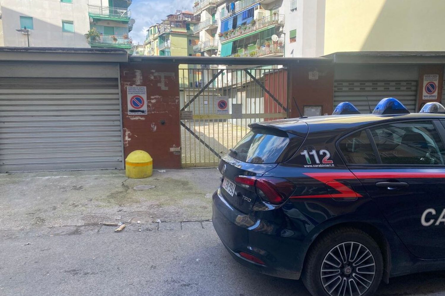 Il garage dove è stata trovata senza vita la coppia di fidanzati
