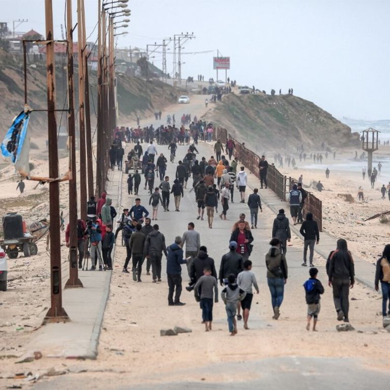 Sfollati palestinesi in fuga dall'area di Al-Shifa