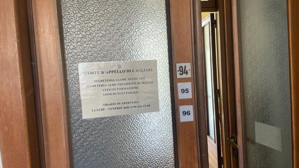 L'ingresso dell'Ufficio elettorale al secondo piano del Palazzo di giustizia di Cagliari