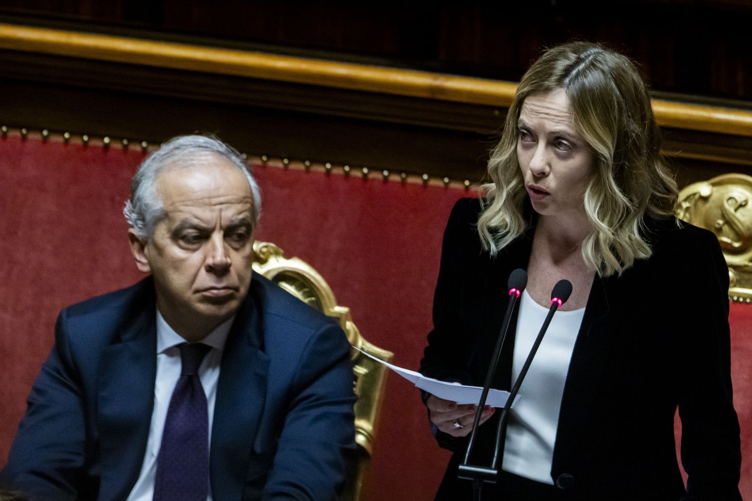 Senato, comunicazioni della Presidente del Consiglio in vista del Consiglio europeo nella foto Giorgia Meloni, Matteo Piantedosi