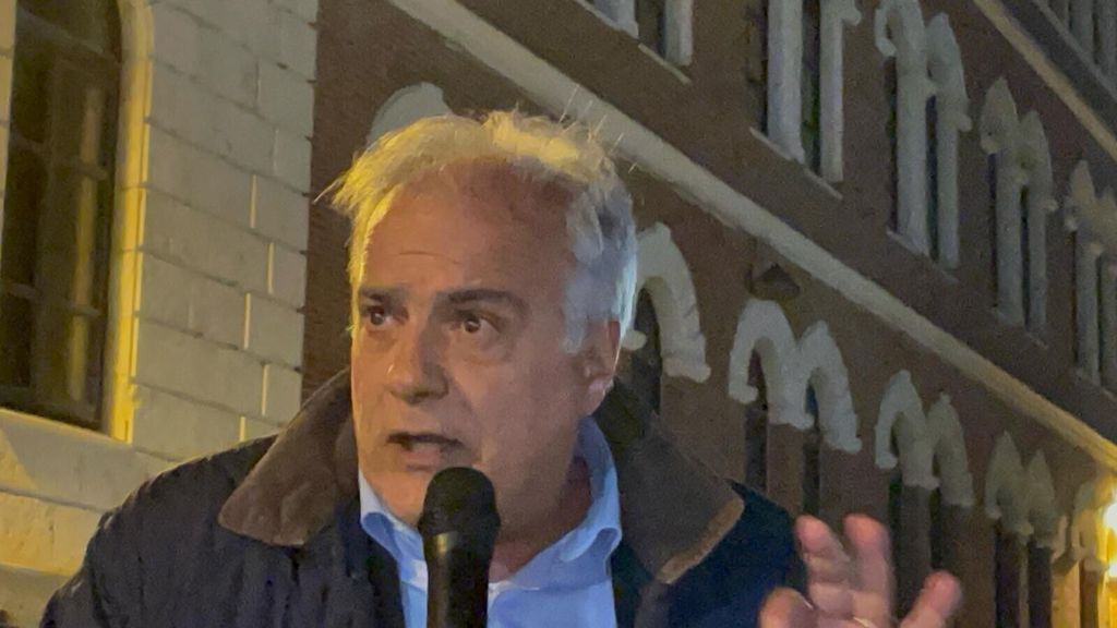 Il padre di Ilaria Salis a Cagliari