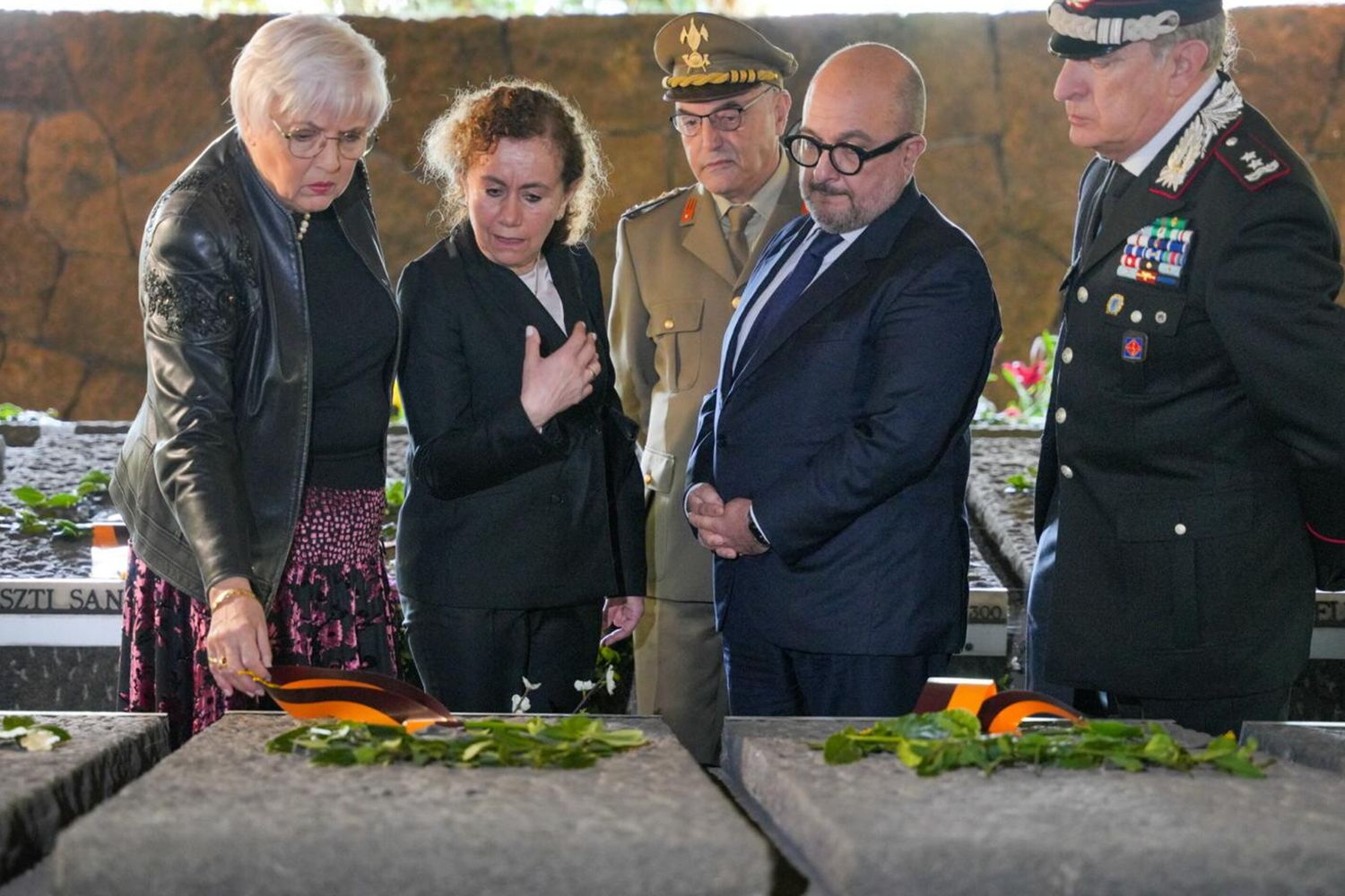 La ministra Roth e il ministro Sangiuliano alle Fosse Ardeatine