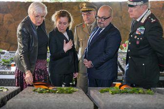 La ministra Roth e il ministro Sangiuliano alle Fosse Ardeatine