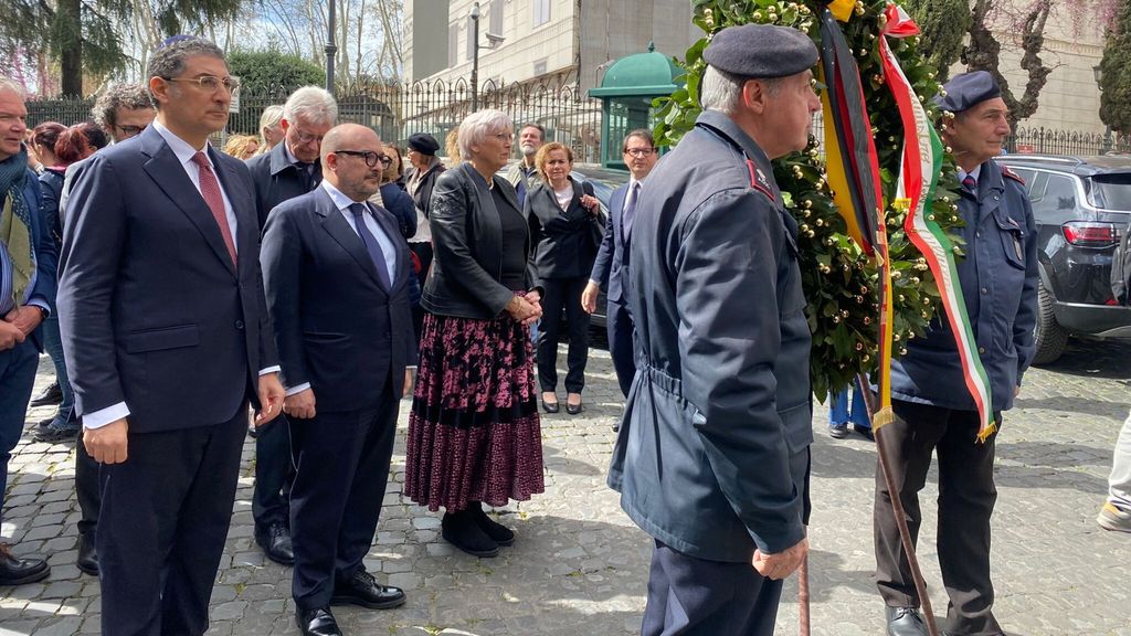 Da sinistra, il presidente della Comunità Ebraica di Roma, Victor Fadlun, e i ministri Sangiuliano e Roth
