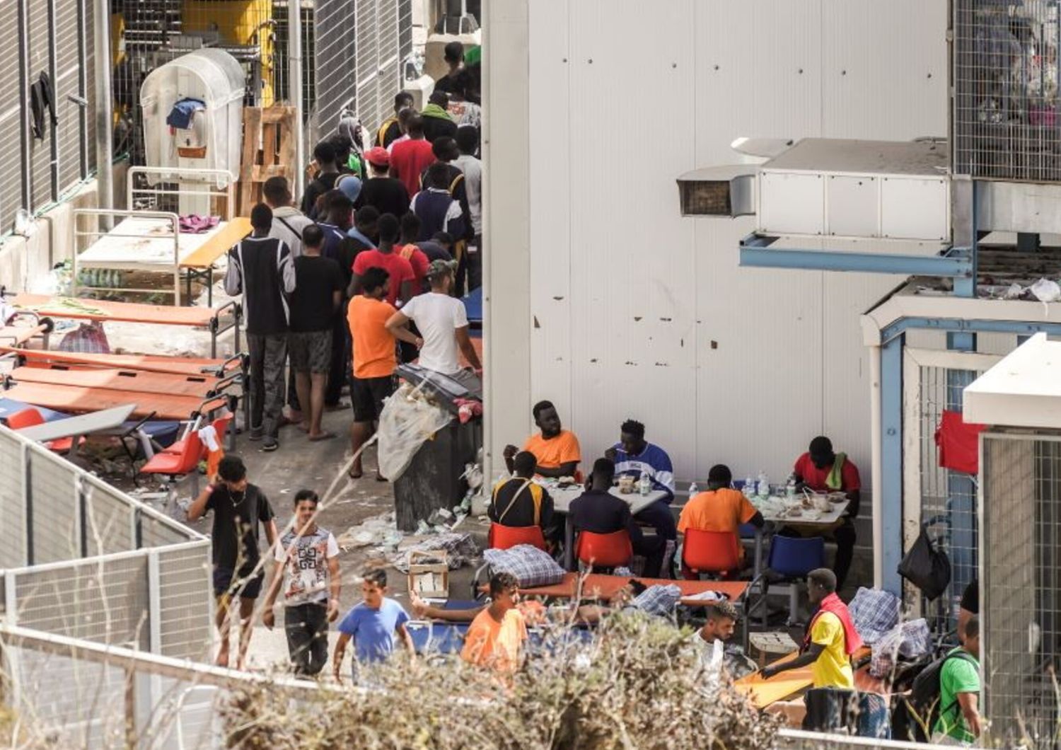 Migranti nell'hot spot di Lampedusa, settembre 2023