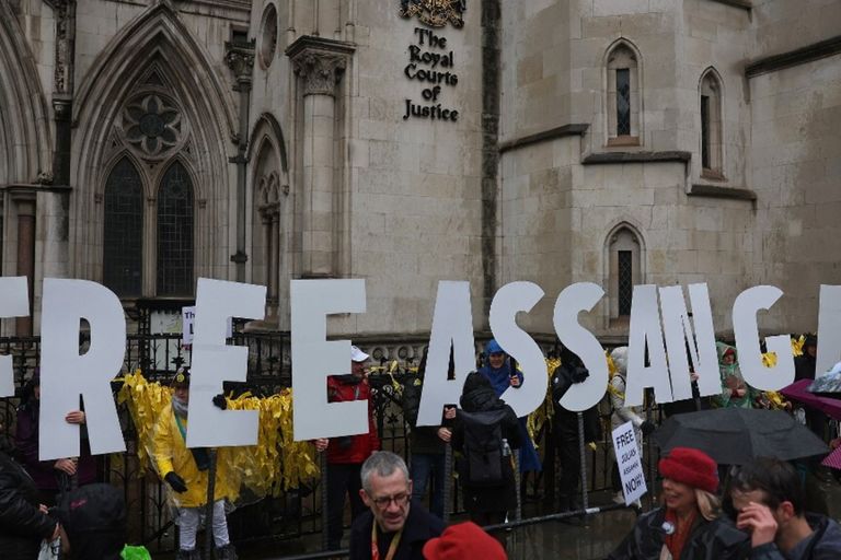 manifestazione per la liberazione di Assange