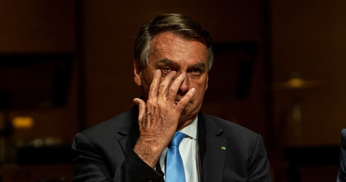 Bolsonaro ospite dell'ambasciata d'Ungheria, rischia l'arresto
